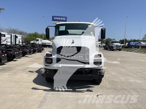 Mack MD7 Tankwagen
