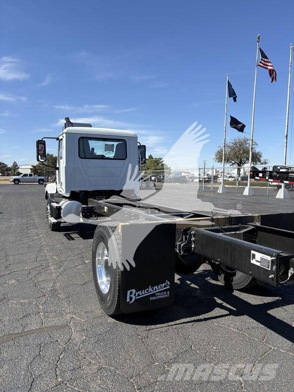 Mack MD7 Chassis met cabine