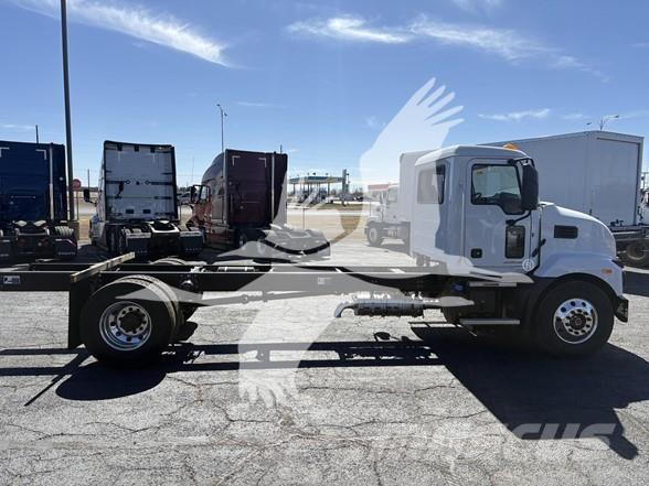 Mack MD7 Chassis met cabine