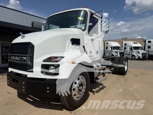 Mack MD7 Chassis met cabine