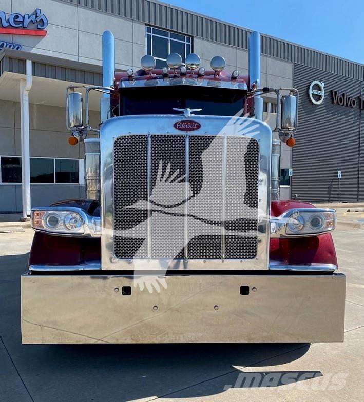 Peterbilt 389 Trekkers