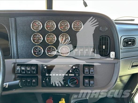 Peterbilt 389 Trekkers