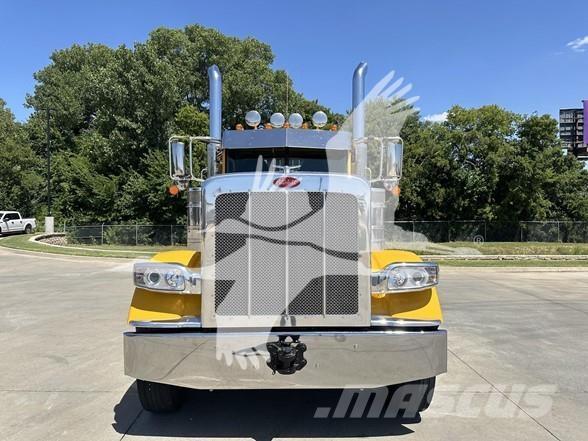 Peterbilt 389 Trekkers