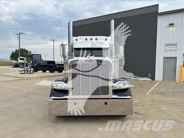 Peterbilt 389 Trekkers