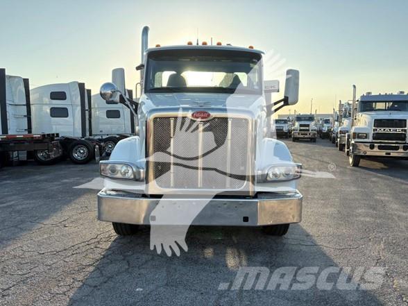 Peterbilt 567 Trekkers