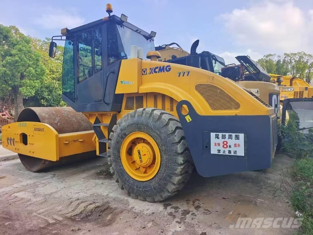 XCMG XS 203 J Trilrolwalsen