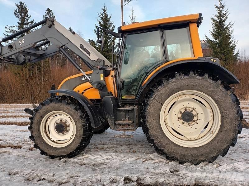 Valtra N 141 Hitech Tractoren
