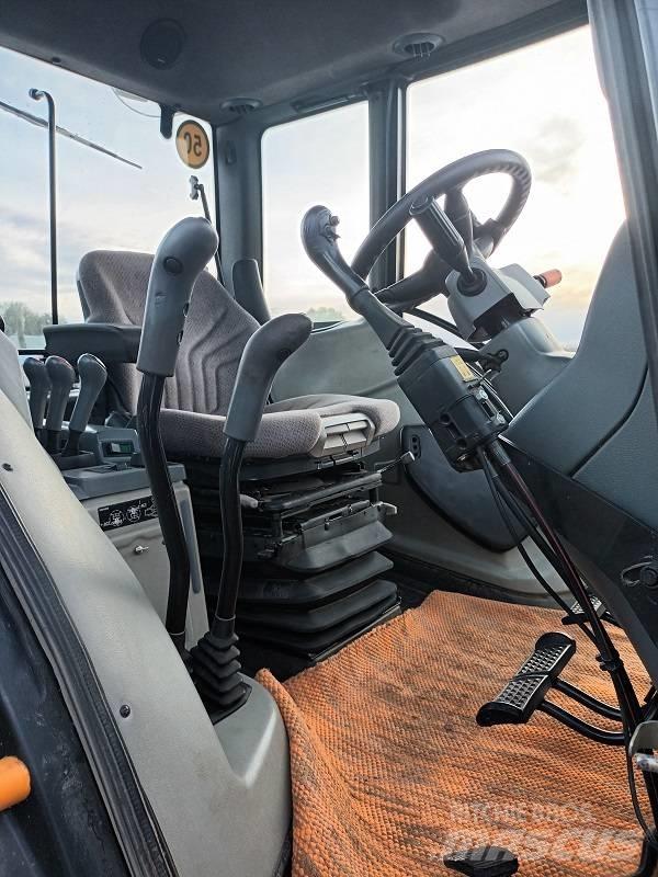 Valtra N 141 Hitech Tractoren