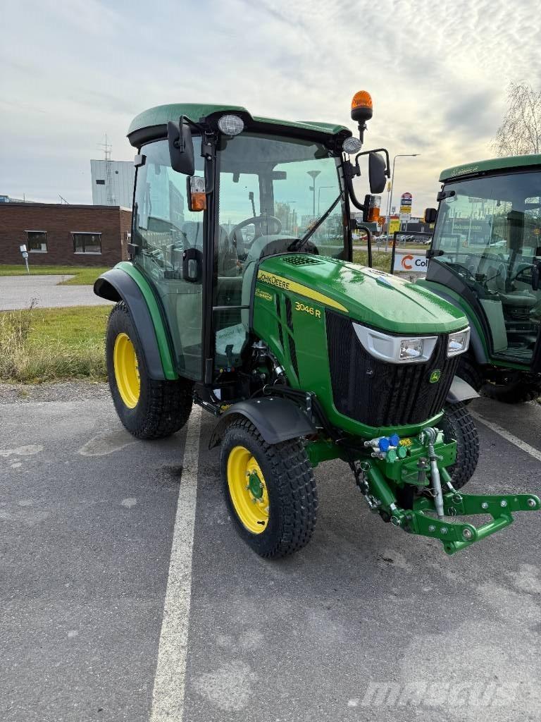 John Deere 3046 R Compacttrekkers