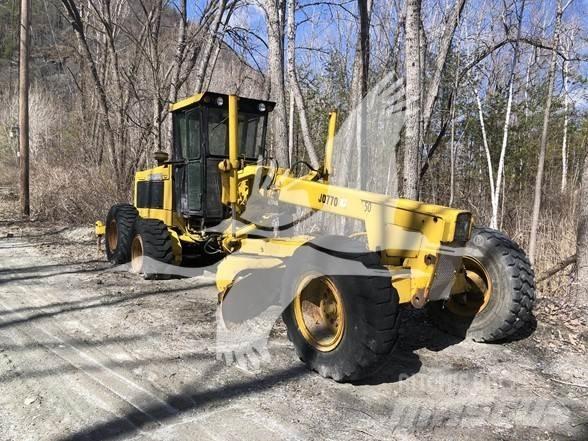 John Deere 770 Graders