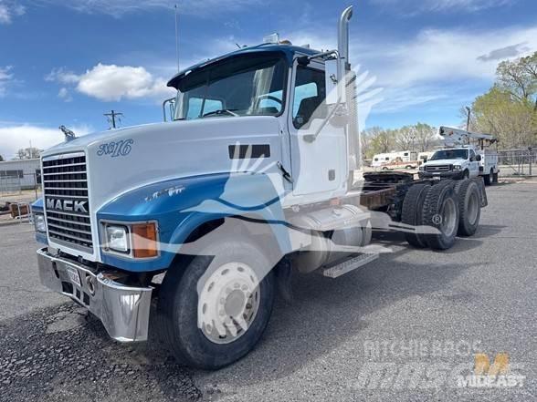 Mack CH613 Trekkers