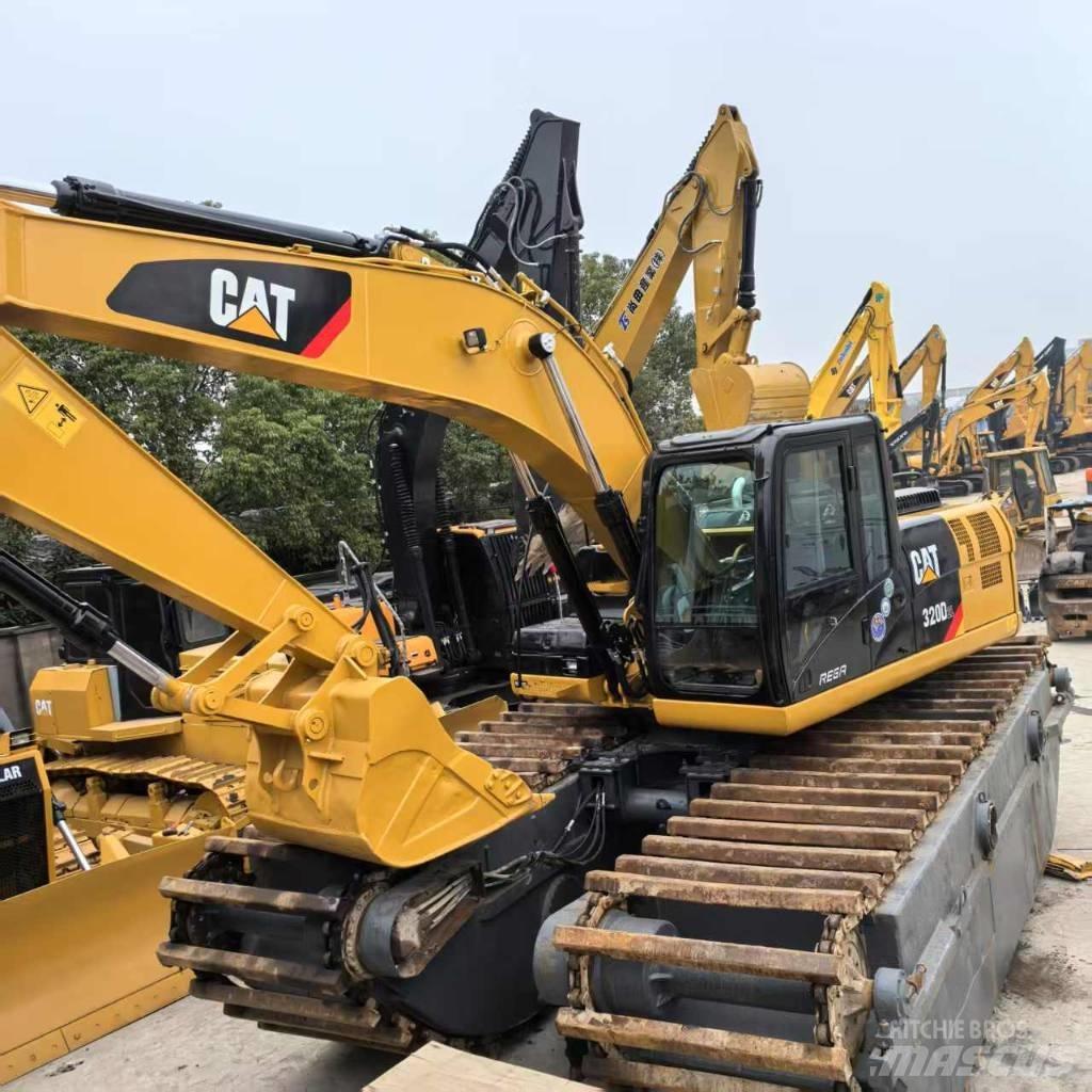 CAT 320 D Amfibische graafmachines