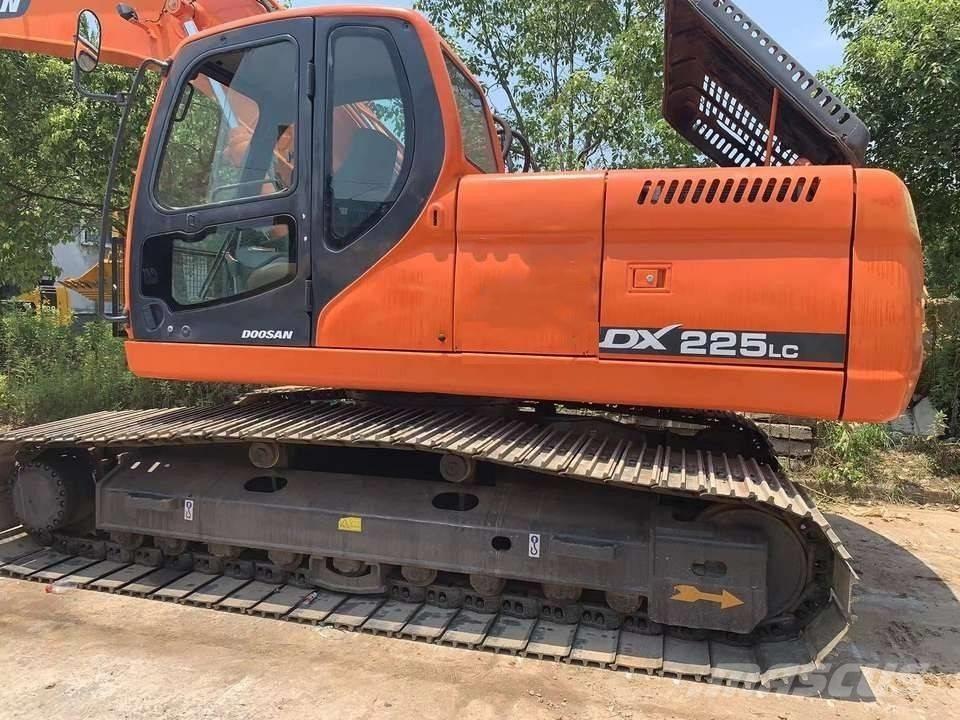 Doosan DX 225 Rupsgraafmachines