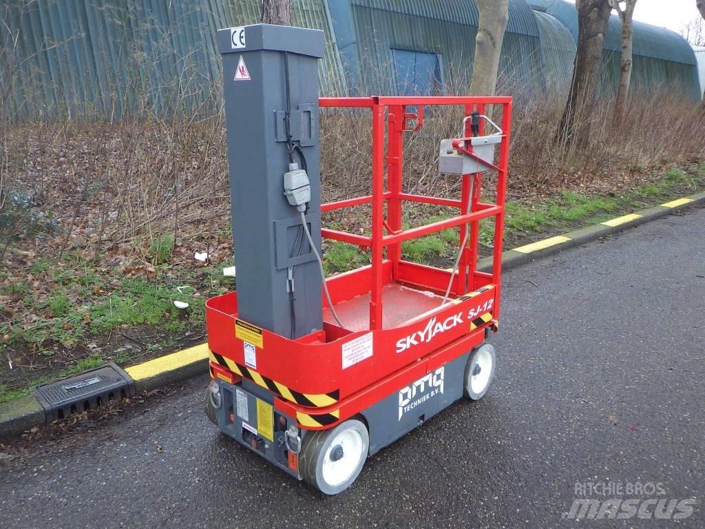 SkyJack SJ12 Personenliften en invalideliften