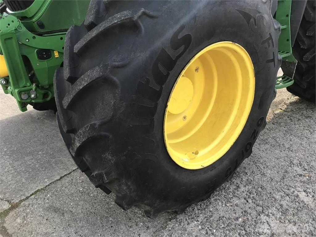Mitas 620/75R30 Banden, wielen en velgen