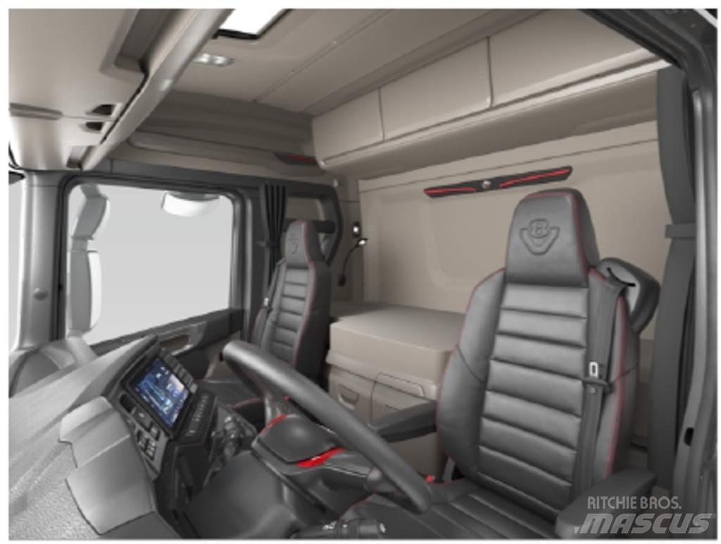 Scania R590 8x4 Vrachtwagen met containersysteem