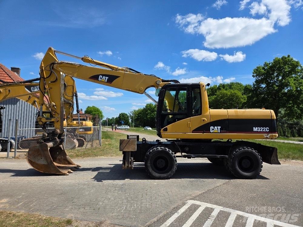 CAT M322C Wielgraafmachines