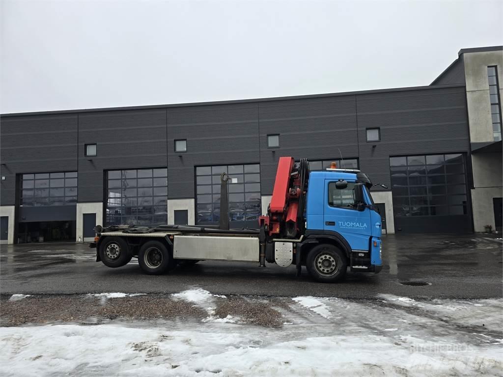 Volvo FM 9 Vlakke laadvloer met kraan