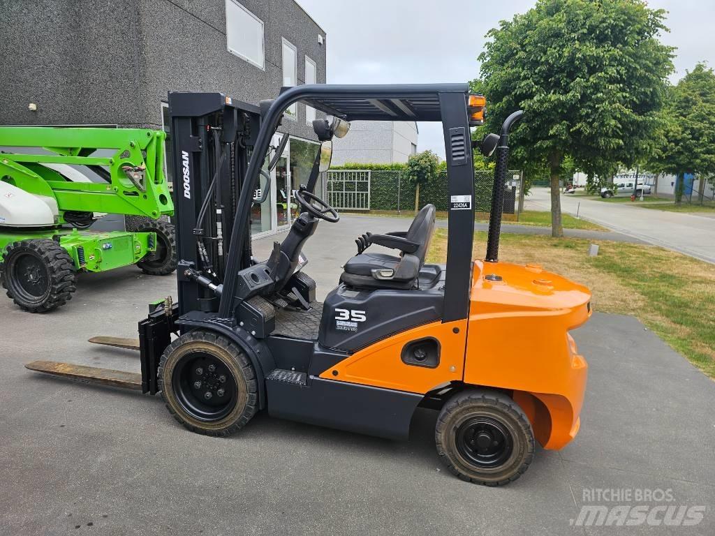 Doosan D 35 S-7 Diesel heftrucks