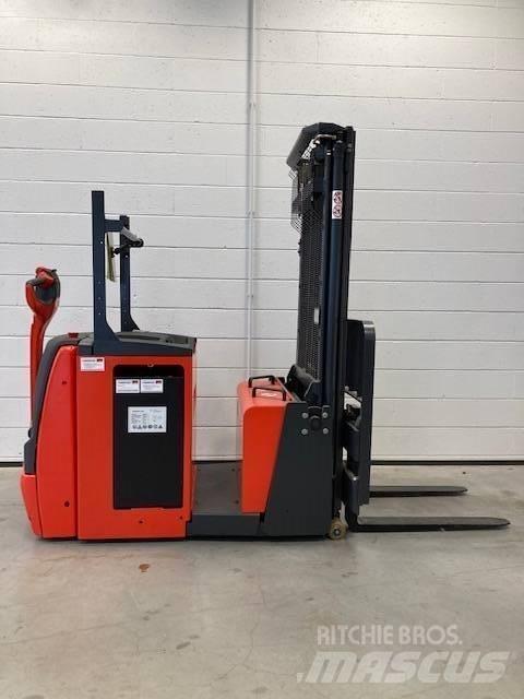 Linde L12AC/1171-01 Meeloop stapelaar
