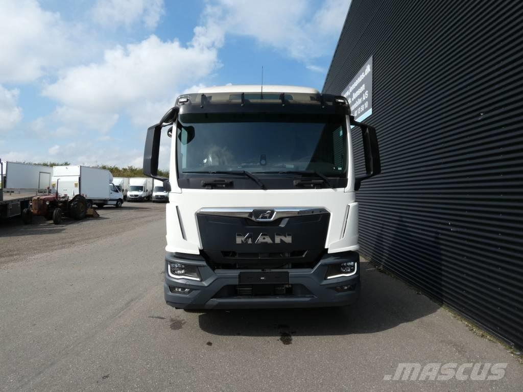 MAN TGM 18.290 Vlakke laadvloer met kraan