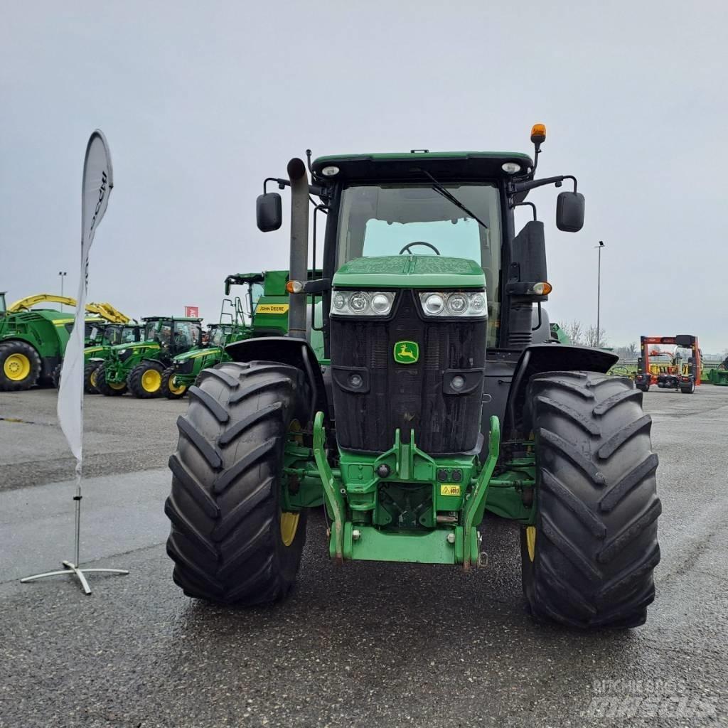 John Deere 7230 R Tractoren