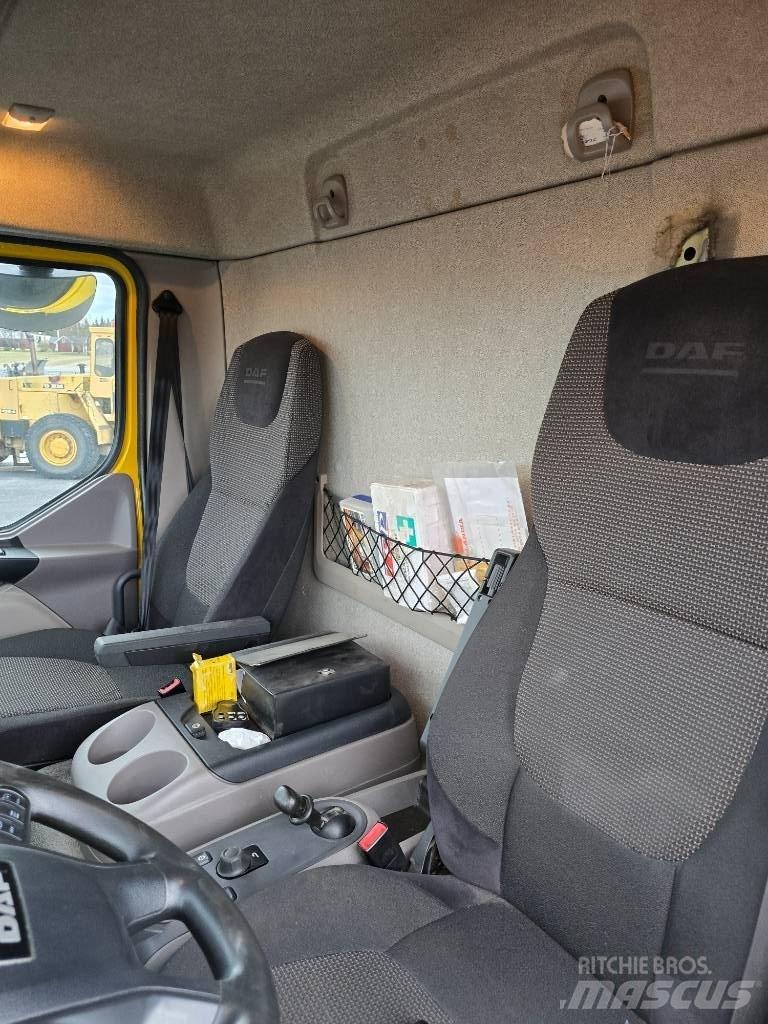 DAF LF 12.220 Bakwagens met gesloten opbouw