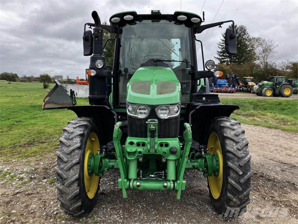 John Deere 6120M Tractoren