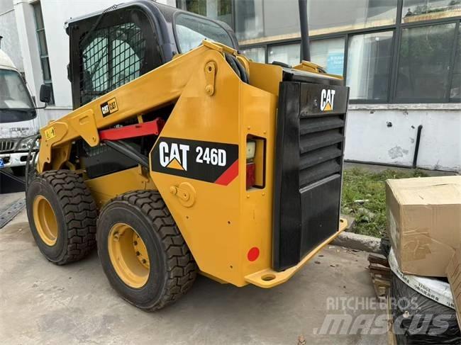 CAT 246 D Schrankladers