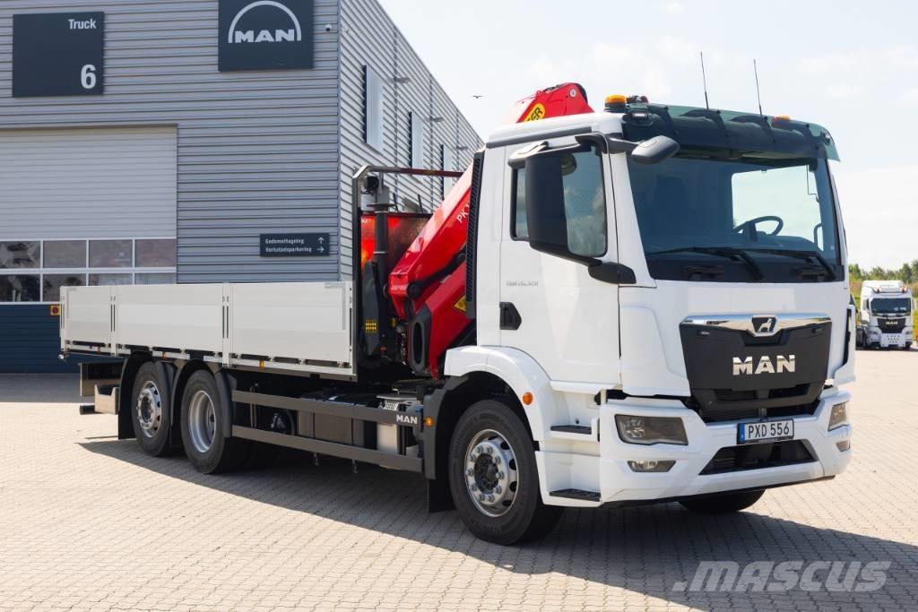 MAN TGM 26.320 6x2-4 Vlakke laadvloer met kraan