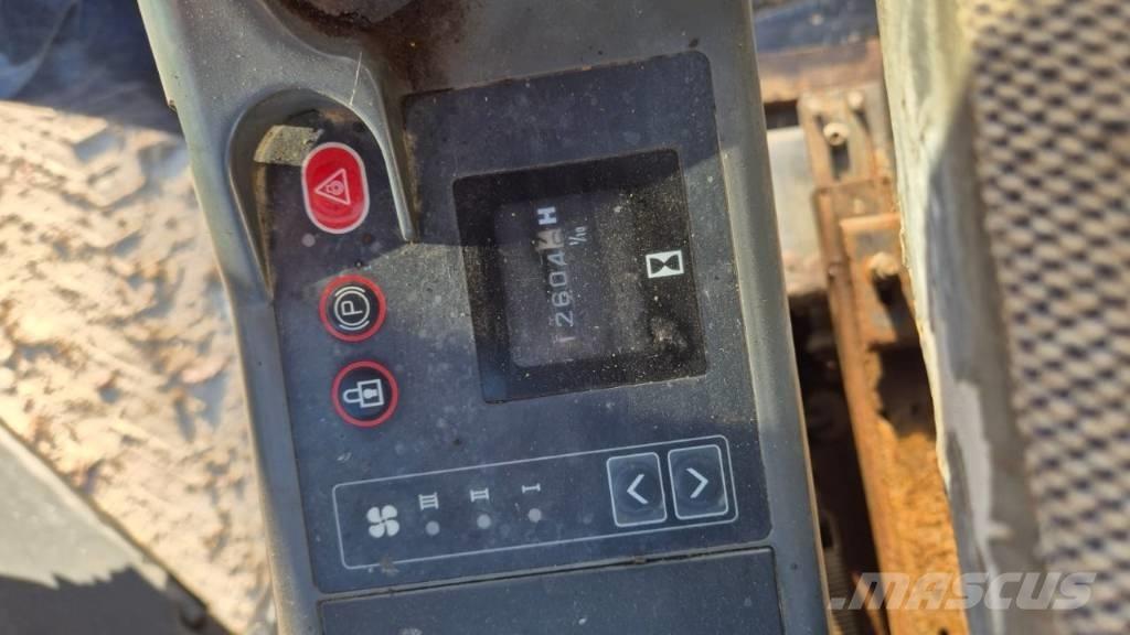 JCB JS 130 Rupsgraafmachines