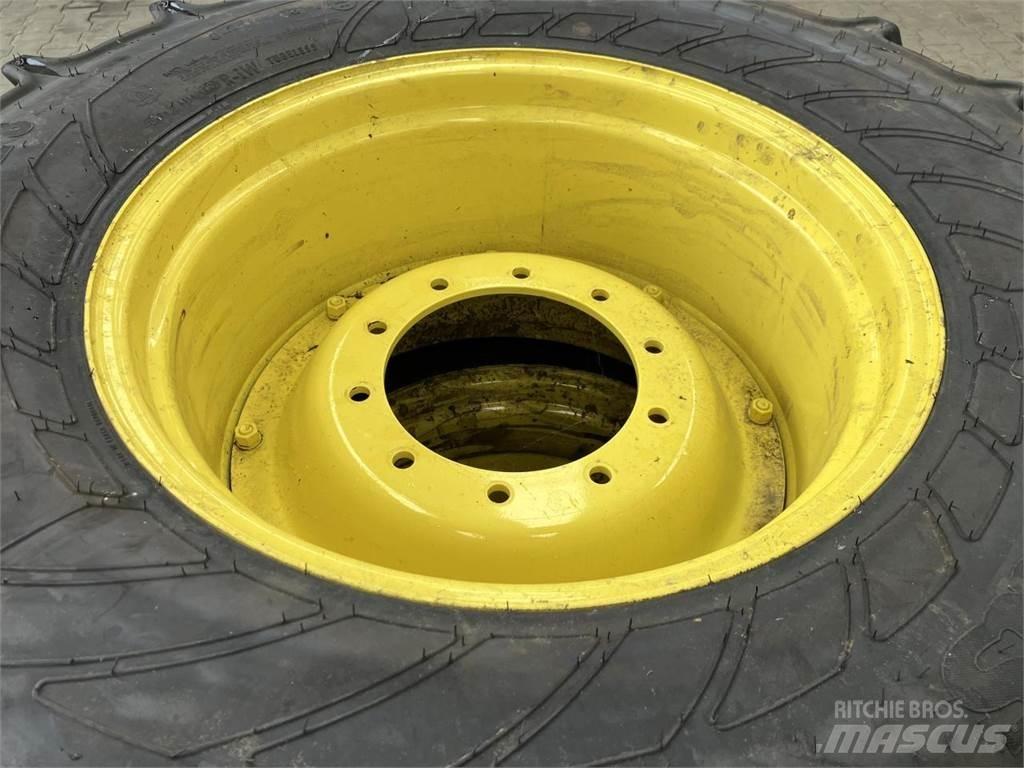 Mitas 540/65R28 Banden, wielen en velgen