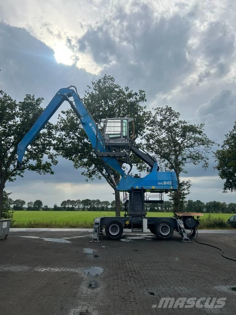Fuchs 845 Waste / industry handlers