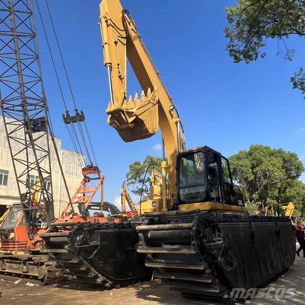 CAT 320 C Amfibische graafmachines