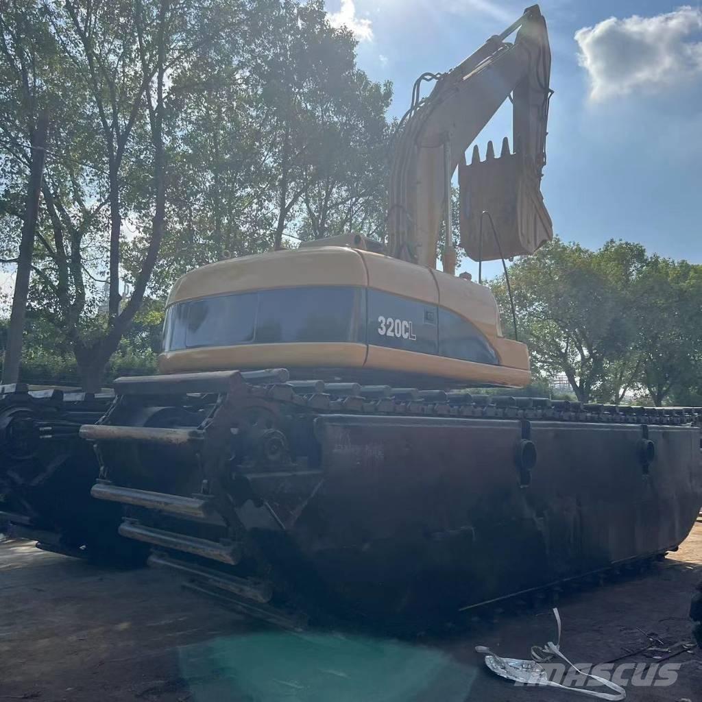 CAT 320 C Amfibische graafmachines