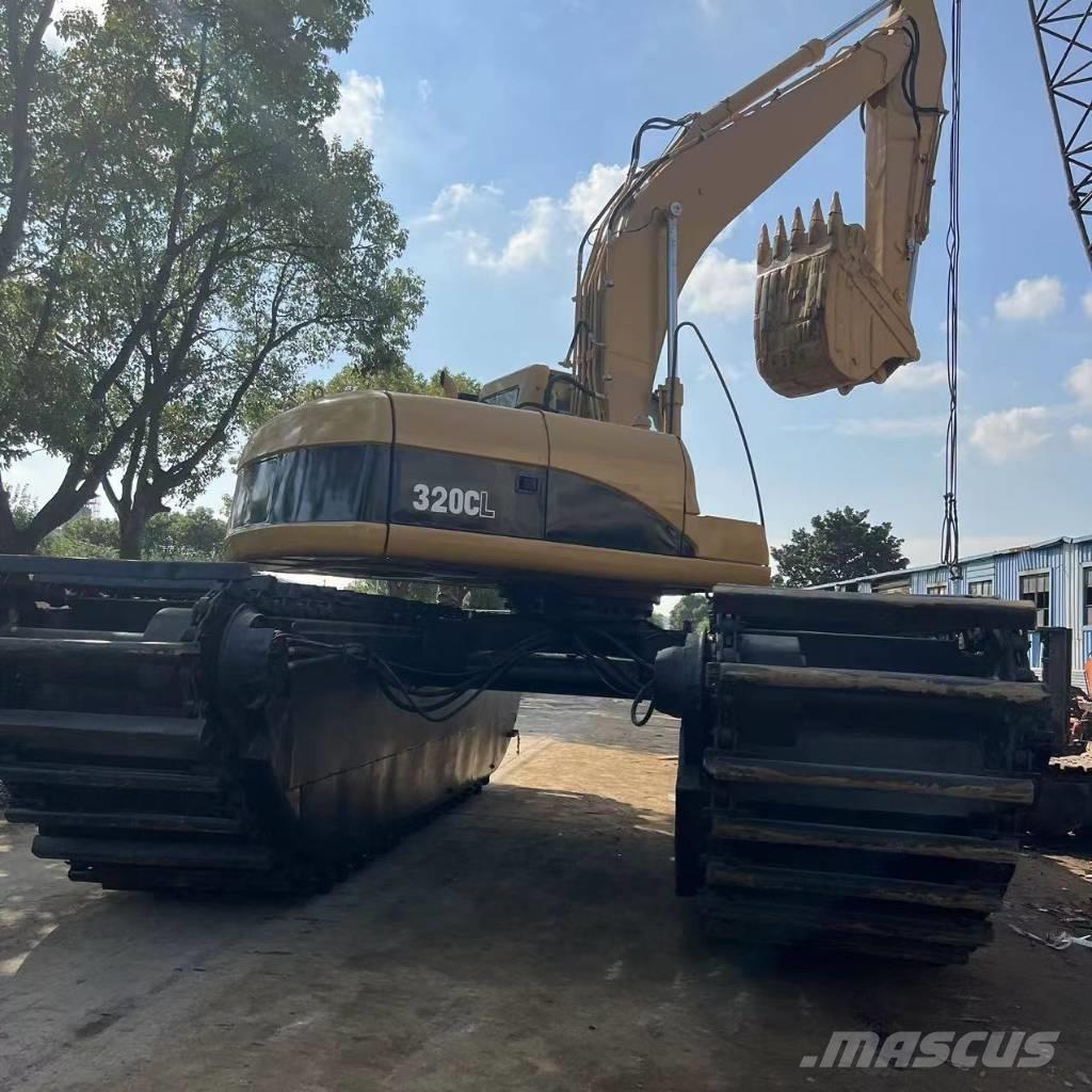 CAT 320 C Amfibische graafmachines