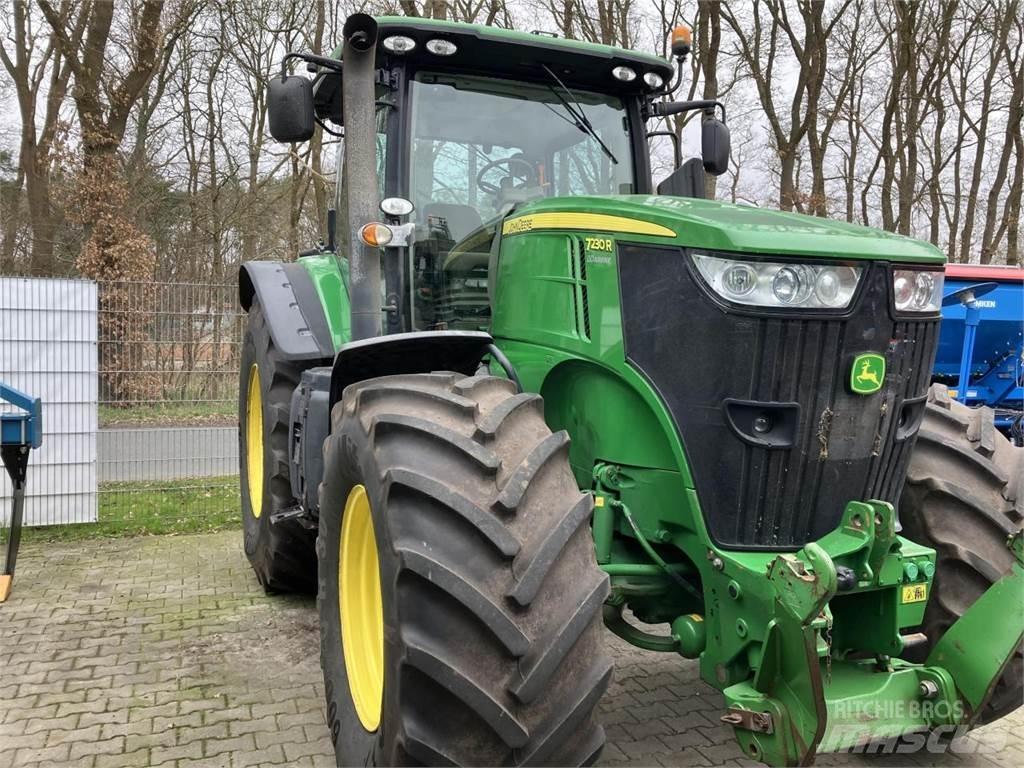 John Deere 7230R Tractoren
