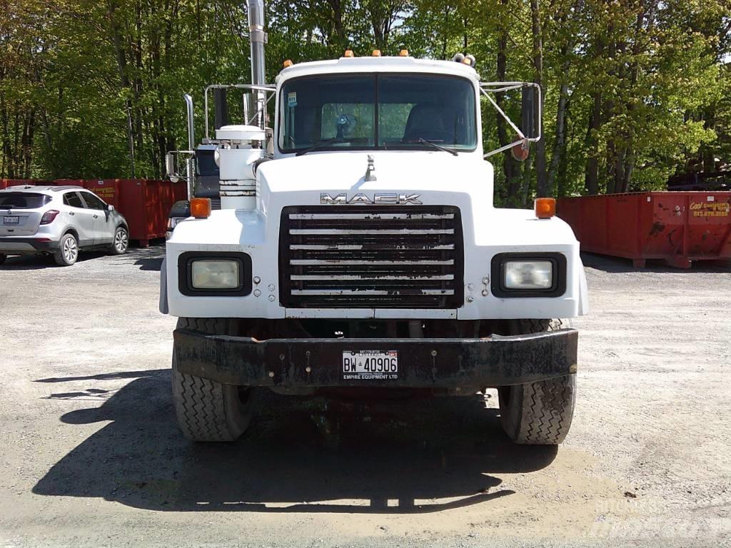 Mack RB 688 S Chassis met cabine