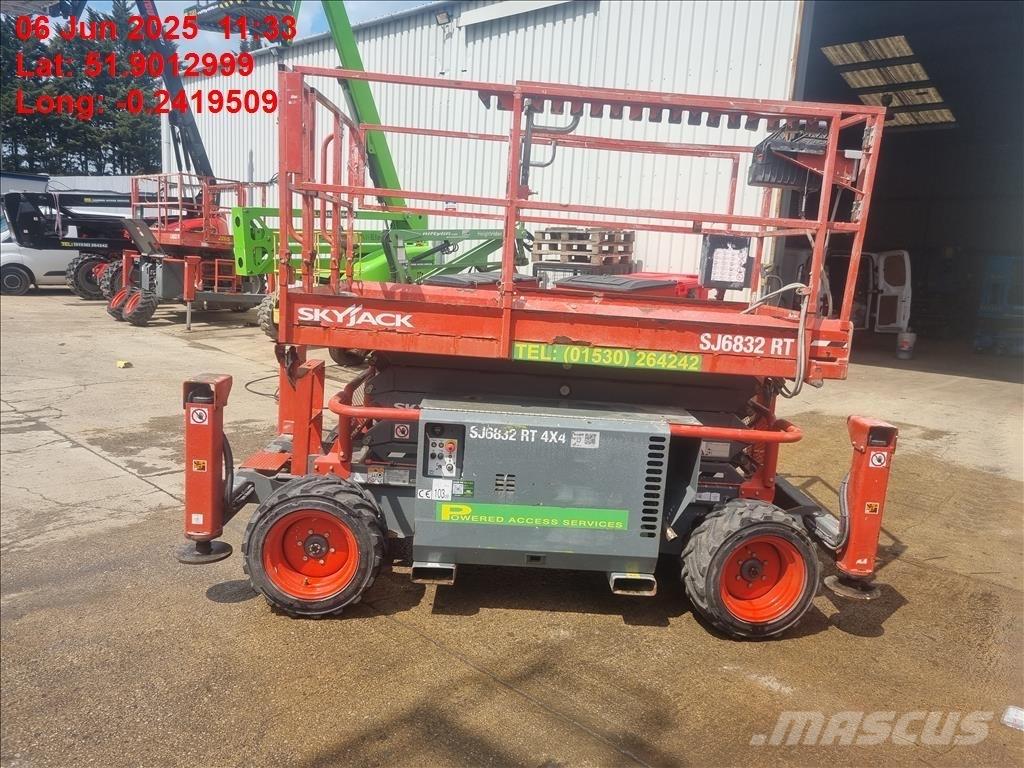 SkyJack SJ 6832 RT Schaarhoogwerkers