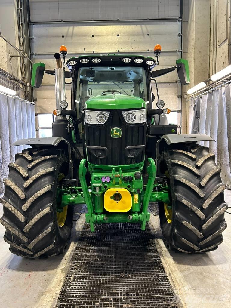 John Deere 6R 215 Tractoren