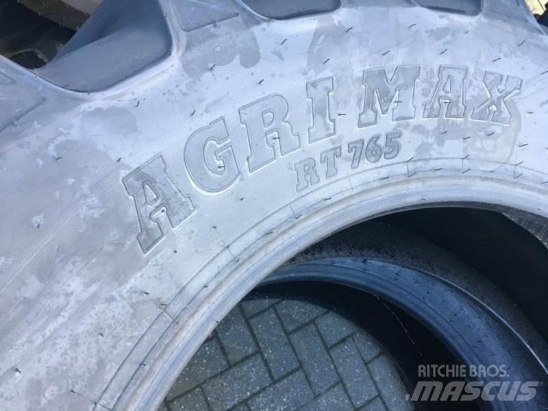 BKT 520/70 R 38 Banden, wielen en velgen