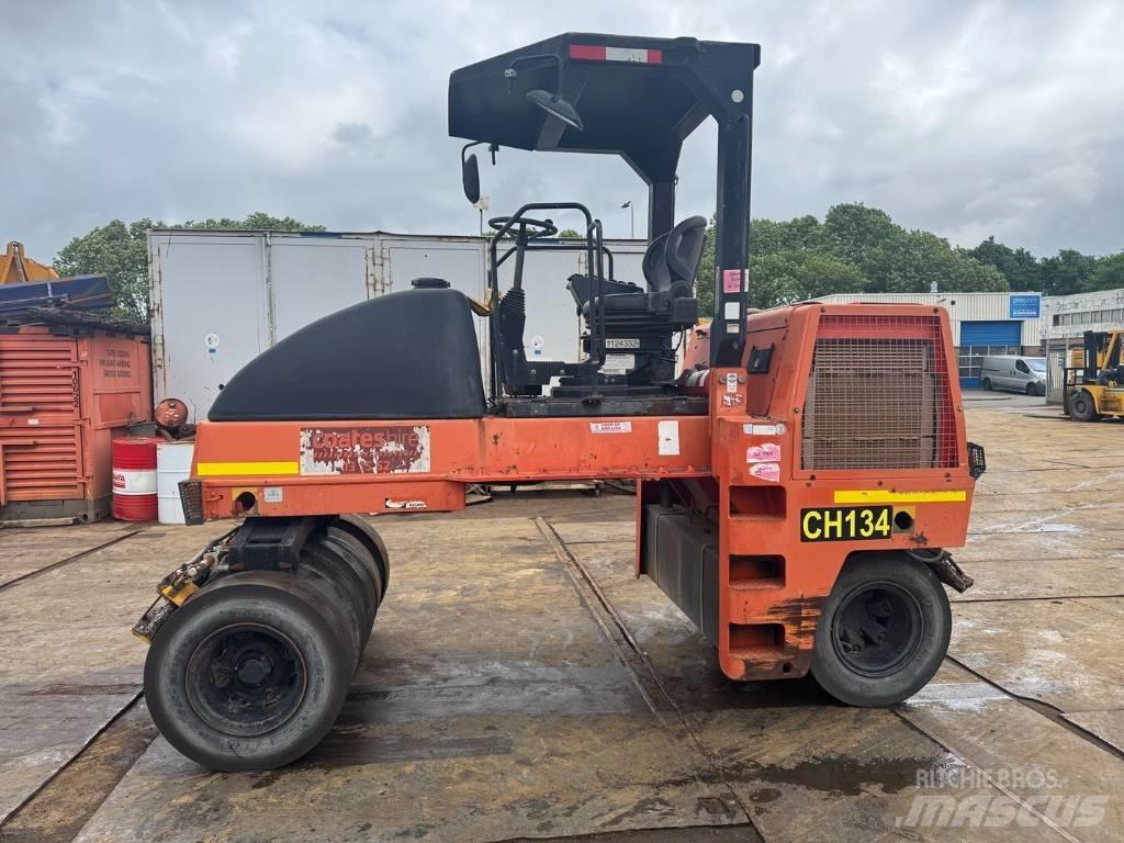 Dynapac CP 142 Bandenwalsen