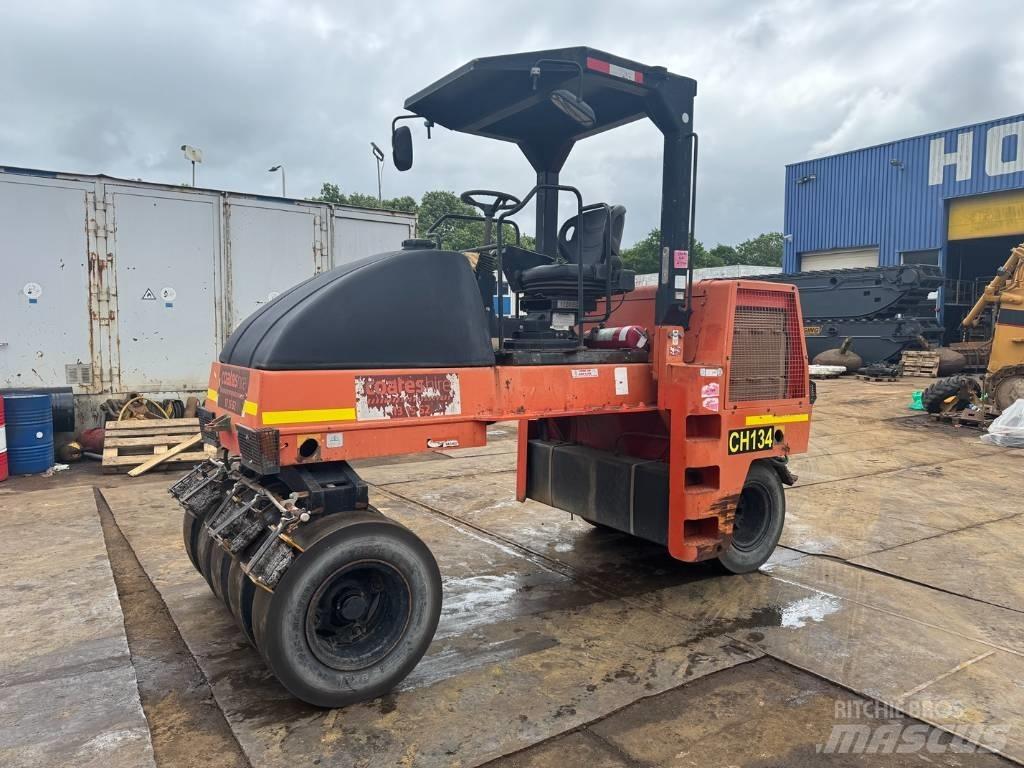 Dynapac CP 142 Bandenwalsen