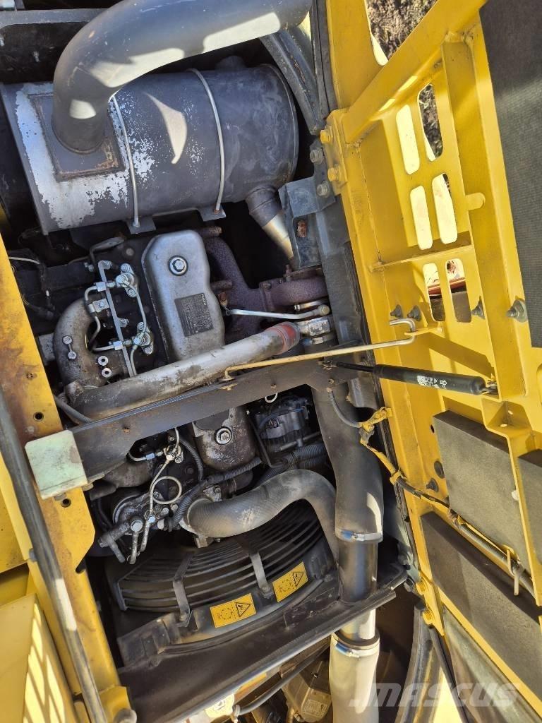 New Holland E 135 SR Rupsgraafmachines