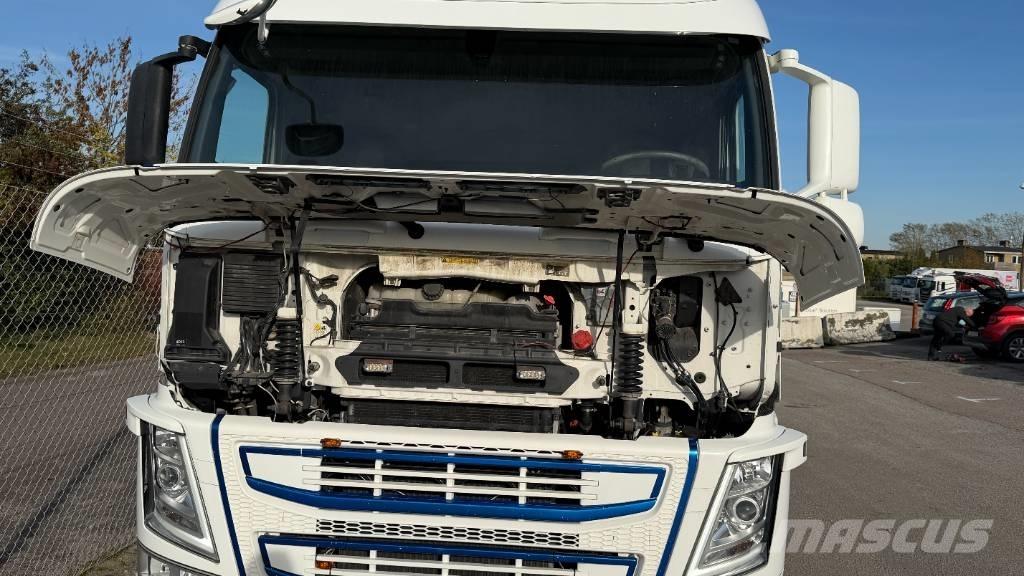 Volvo FM 10 Vlakke laadvloer met kraan