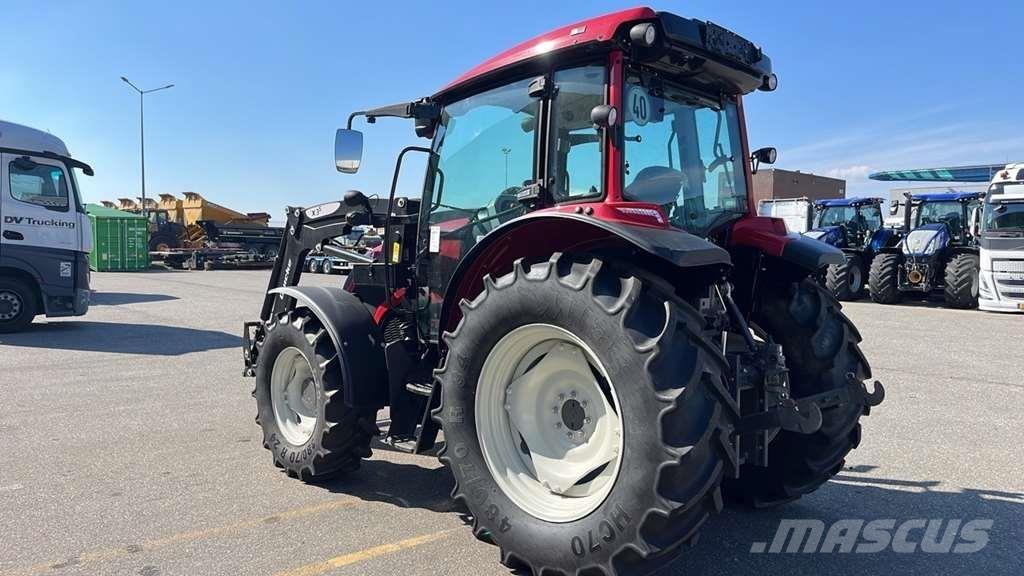 Valtra A75 Tractor Tractoren
