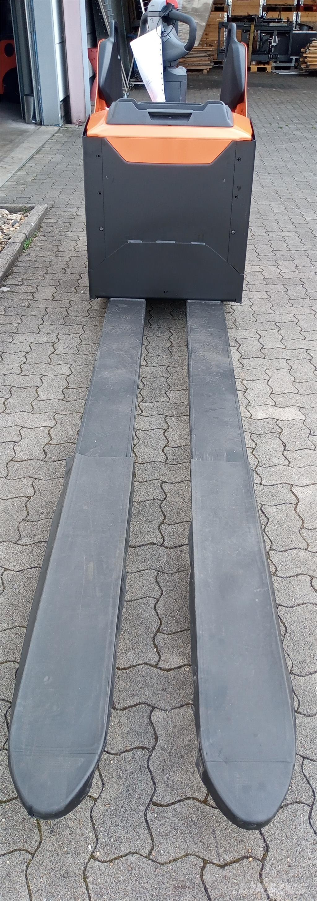 Toyota LPE 250 Meeloop stapelaar