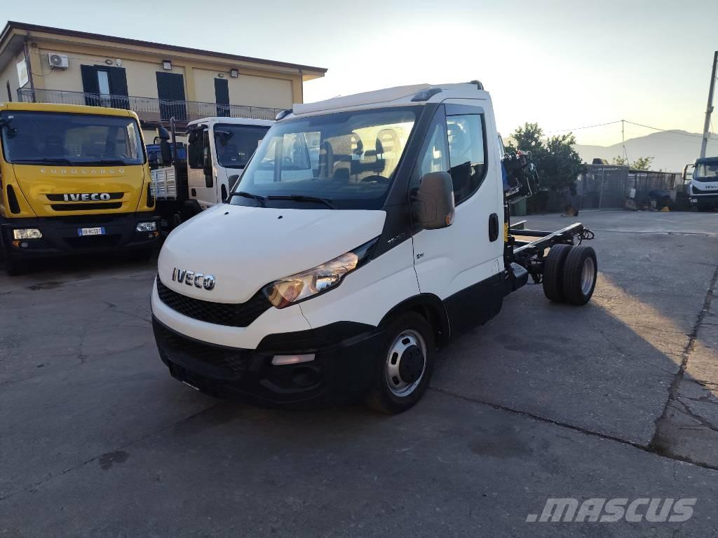 Iveco Daily 35-150 Vlakke laadvloer met kraan