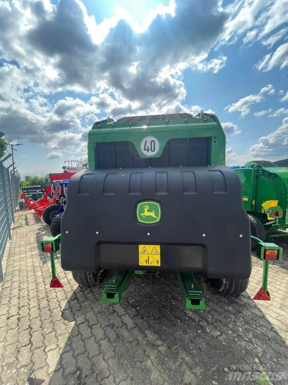 John Deere V451G Ronde-balenpersen