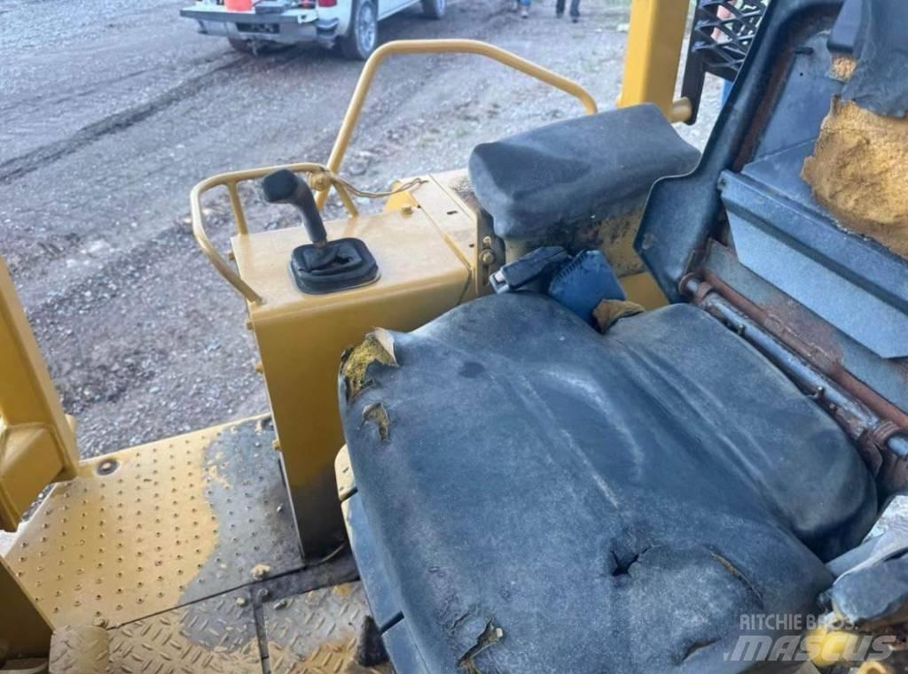 CAT D4C3 Rupsdozers